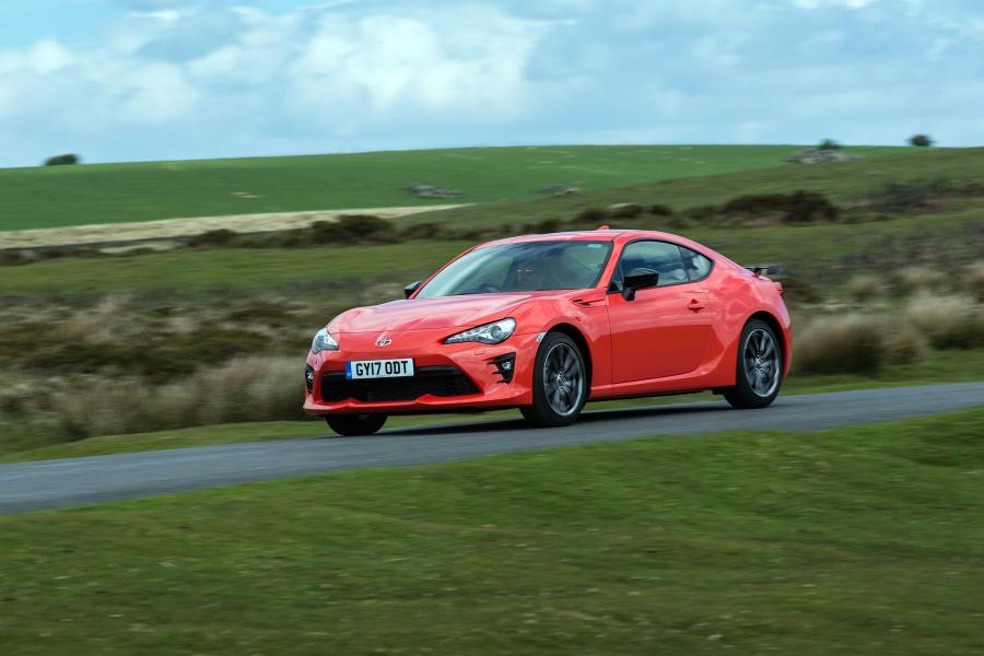  Toyota GT 86 Orange Edition 2017 года  (UK) (фото 10 из 18)